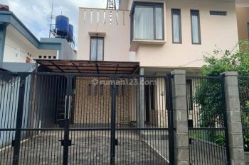 Rumah Modern Minimalis Tubagus Ismail Bandung Utara