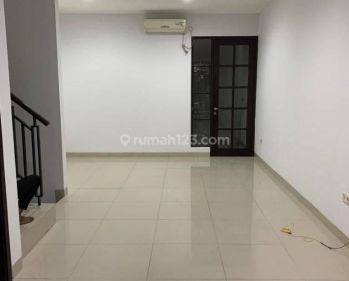 Disewakan rumah di cluster Asia bagus banget! Harga bisa nego!