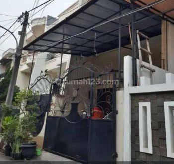 Rumah bagu Siap Huni Lokasi Strategis Di Taman Ratu(TR68)