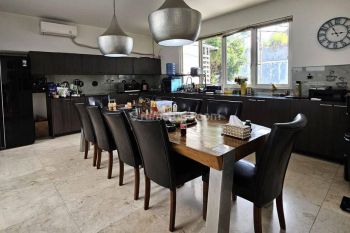 DIJUAL AMPERA TOWNHOUSE