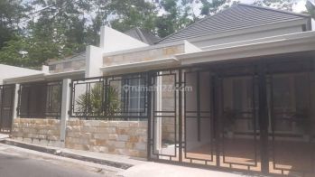 Rumah Baru Semi Furnished Di Jalan Kaliurang Km 13 Dekat Uii