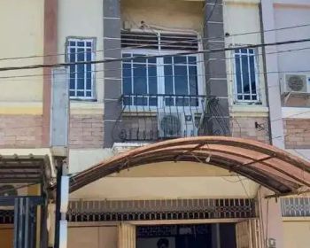 Ruko 3 lantai tengah kota poros jalan