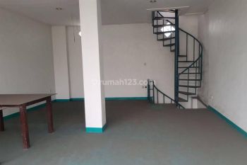 RUKO 3 LANTAI DI GUNUNG BATU AREA RAMAI SANGAY COCOK UNTUK USAHA