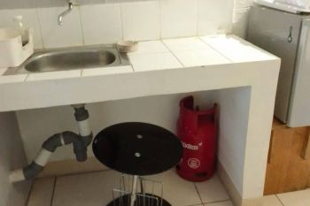 DISEWAKAN TAHUNAN APARTEMEN GREENBAY PLUIT TOWER D LANTAI RENDAH VIEW KOTA /