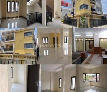 Rumah Bagus 3 Lantai SHM di Deket Alun-Alun Hadap Barat