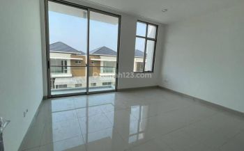 Rumah di PIK2 View Danau 10x25 lokasi sangat Aman dan Super Nyaman