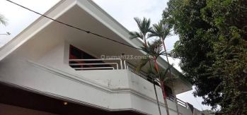 Disewakan Rumah Mewah Rumah Bagus SHM - Sertifikat Hak Milik Furnished di Jl
