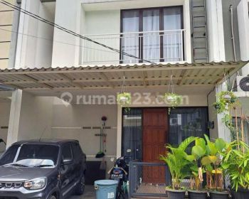 Jual Cepat Rumah Cantik Semi Furnished