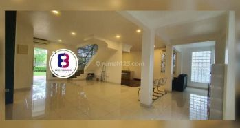 Rumah Hoek Rapi Ada Kolam Renang di Discovery Sudah Renovasi