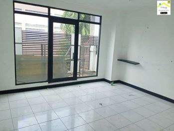 Dijual Ruko 4 Lt Kondisi seperti Baru, Lokasi Strategis di Darmawangsa