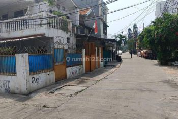 Disewakan Rumah Hoek 2lt Semi Furnished Kondisi Bagus Rapi Terawat Area Kartini