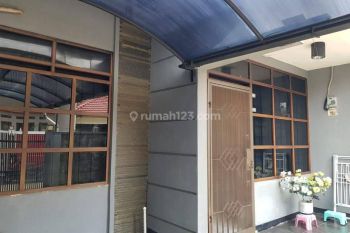 Di sewa kan rumah di lingkungan nyaman  di Taman kopo indah 2
