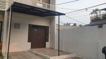 Dijual Murah BU rumah 2 Lantai baru renovasi. Siap tinggal