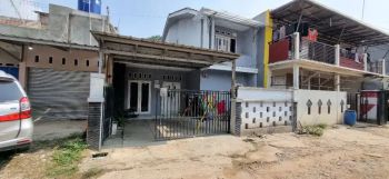 Rumah dua lantai bisa buat kantor atau kontrakan mahasiswa