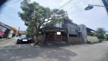 Rumah 3 lantai cantik dan asri di Cluster Alamanda VMG Bekasi