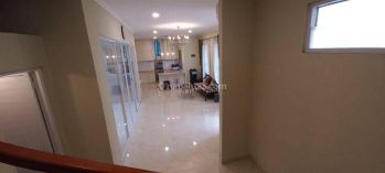 Rumah 2,5 lantai di cluster gading serpong