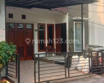 Rumah dalam townhouse siap huni, one get system strategis dan bebas banjir