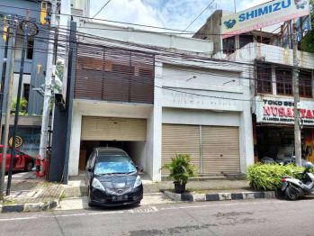 Ruko Luas di Jalan Laksda Adisucipto dekat Lippo Mall