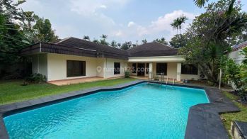 BEAUTIFUL HOUSE WITH BIG BACKYARD AT KEMANG