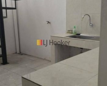 Rumah Hook 2 lantai di kayu putih Jakarta-Timur