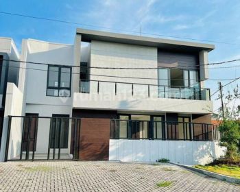 Jual Rumah Modern Scandinavian Gayungkebonsari Besar 2 Lt Hoek