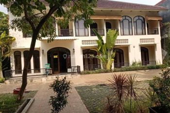 988.  Hotel Raya Wiyung Surabaya