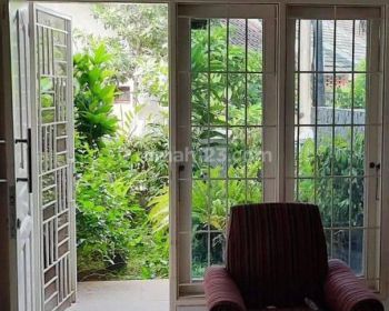 Dijual / Disewakan rumah 2 ¹/2 lantai nyaman aman, No banjiR, di perumahan Bumi