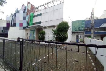 Jual sewa Ruang Usaha Sayap Asia Afrika, Lebar Muka 19 M