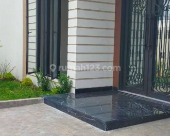 Rumah Mewah & Baru 2 Lantai Dekat Sentra Bisnis di Cipinang