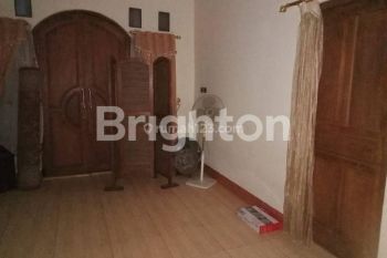 BANGUNAN RUKO DAN KOST AKTIF DI LINGKUNGAN KAMPUS SANATA DHARMA DAN STADION