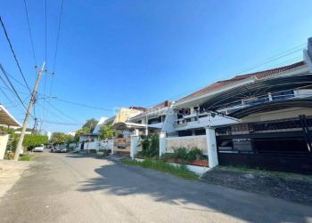 RUMAH MURAH DI SIMPANG DARMO PERMAI UTARA Row Jalan 3 Mobil