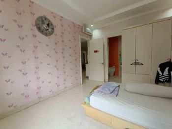 Di jual rumah mewah furnish dengan kolam dan taman di lippo