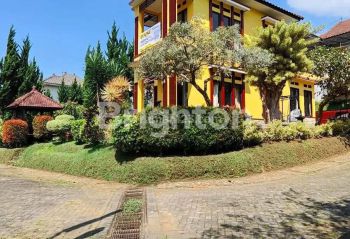 VILLA 2 LANTAI HOOK SIAP HUNI SEJUK VIEW BAGUS