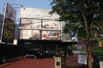 Gedung 3 Lantai di Yogyakarta Dekat Ugm Parkir Luas