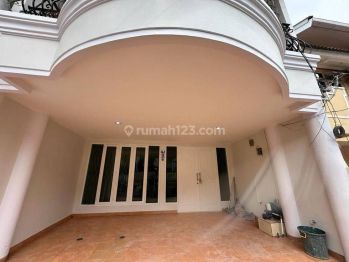 Dijual Cepatt Rumah di Janur Asri, 2 Lantai, Nego
