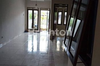 Rumah Taman Holis Indah Siap Huni