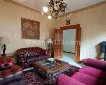 Rumah Hoek Dengan Kolam Renang di Pasar Minggu Jakarta Selatan