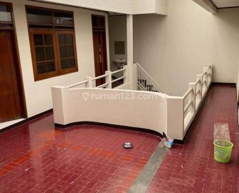 Dijual Rumah Luas Banyak Kamar Siap Huni di Kopo Permai 3