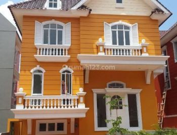 Rumah Cantik di Omaha Village Cluster Harney Gading Serpong