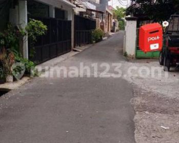 Rumah tua Butuh Renovasi hitung tanah pinggir jalan Tebet timur