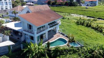 Dijual villa luxury full view sawah lokasi berawa canggu bali