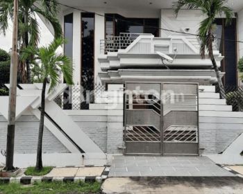 Rumah Hook Dharmahusada Indah Dekat Galaxy Mall