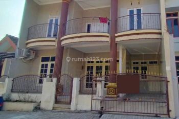 Rumah bagus 2 lantai di srondol