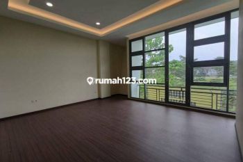 Rumah Mewah Dan Bagus Lokasi Strategis, Kota Baru Parahyangan