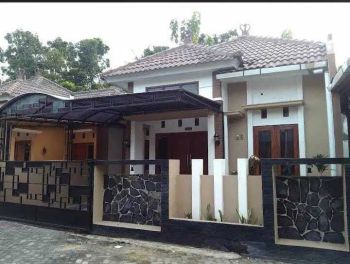 Rumah minimalis di barat lapangan kasihan dekat umy