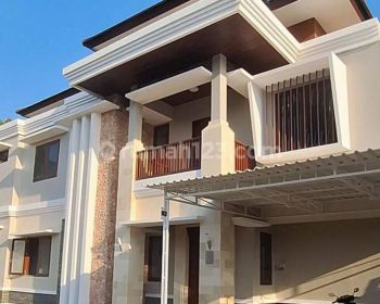 Rumah 2 lantai semi villa dalam cluster mewah di Sanur area