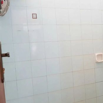 Di sewakan rumah besar dan bersih di singgasana