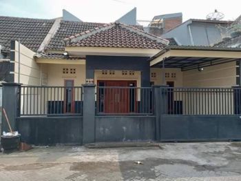 Rumah di Burengan Dekat Stadion Brawijaya SHM IMB