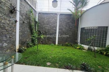 Rumah di Daerah Sayap Setrasari Disewakan