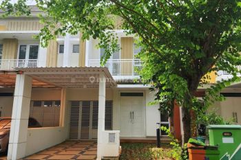 RUMAH 2 LANTAI YANG NYAMAN DILENGKAPI DENGAN 3 UNIT AC DAN ADA TERAS BELAKANG DI